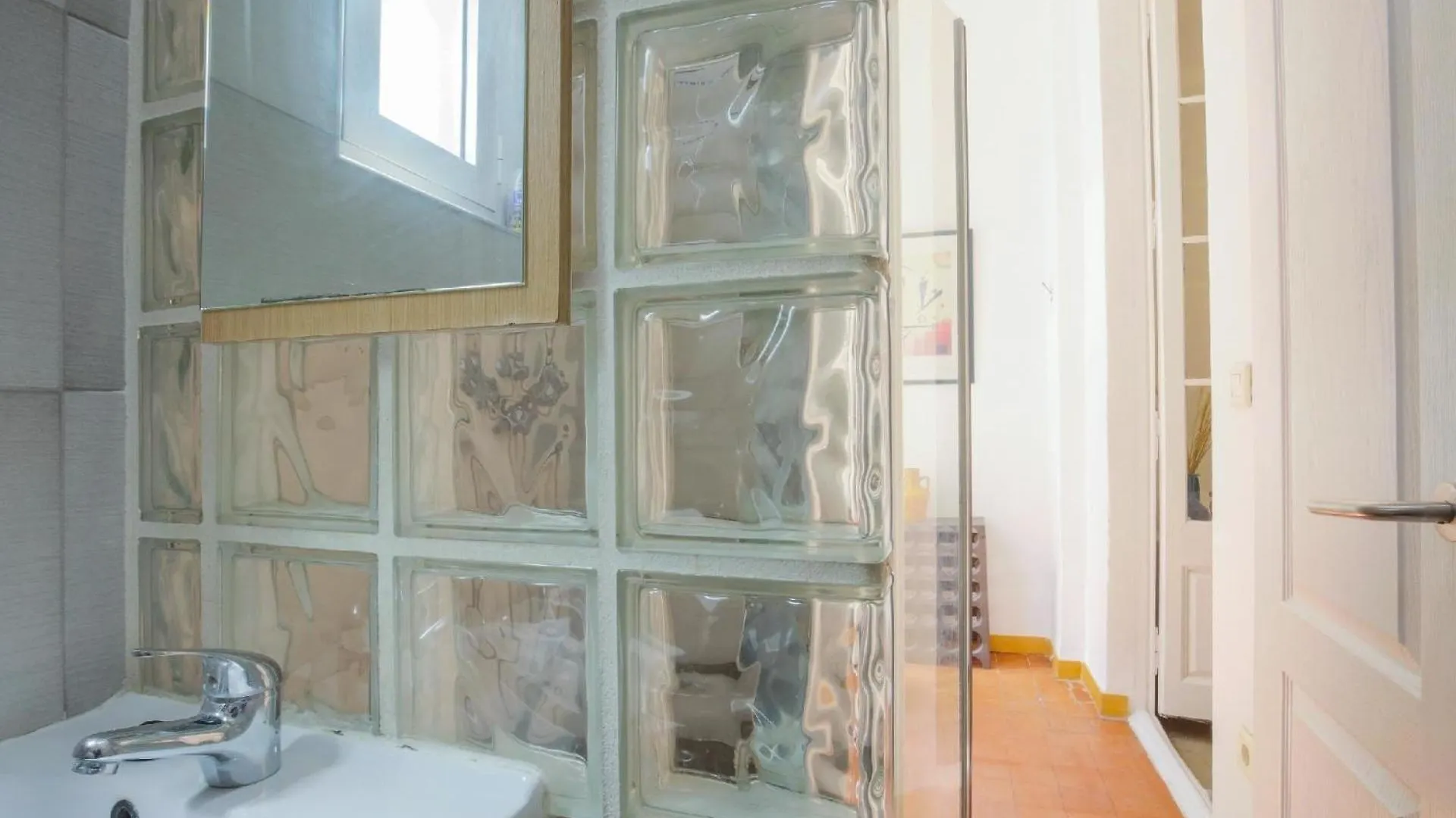 Ferienwohnung Fuer 4 Personen Ca 70 Qm In Barcelona-Gracia, Costa Brava Costa Del Maresme شقة